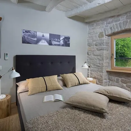 Casa Gradinje * リヴァデ